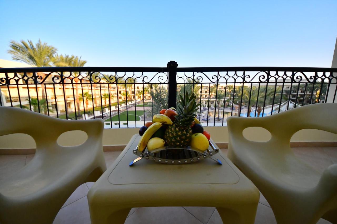 Xperience Kiroseiz Aquapark Premier-Naama Bay Hotel Sharm el-Sheikh Eksteriør billede A balcony at a hotel